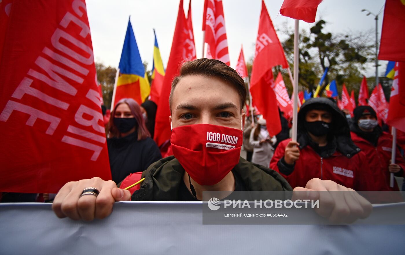 Митинг в поддержку действующего президента Молдавии И. Додона