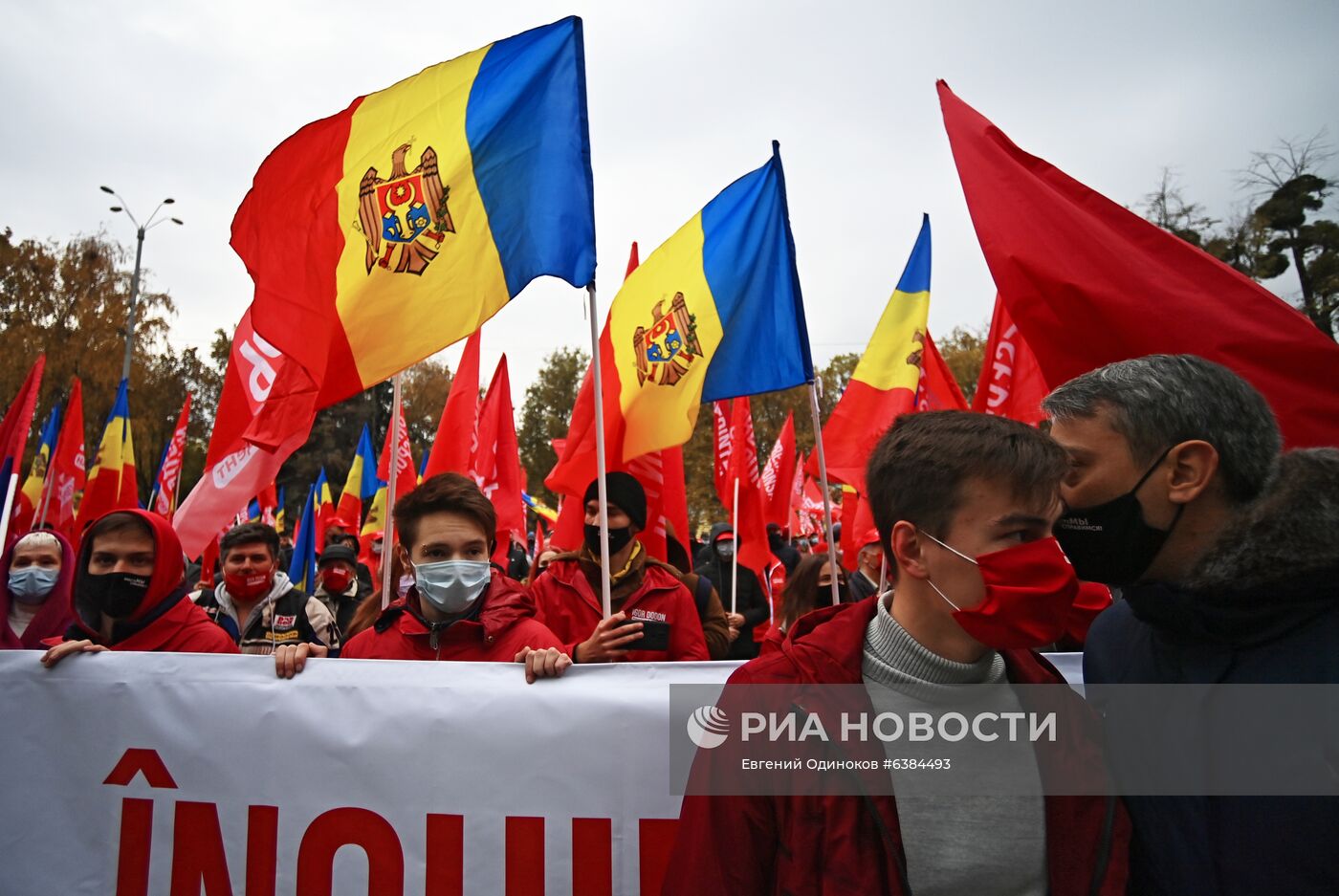 Митинг в поддержку действующего президента Молдавии И. Додона