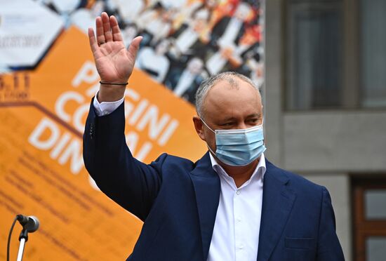 Митинг в поддержку действующего президента Молдавии И. Додона