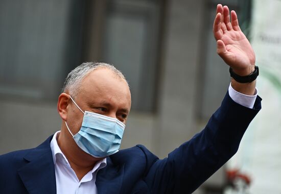 Митинг в поддержку действующего президента Молдавии И. Додона