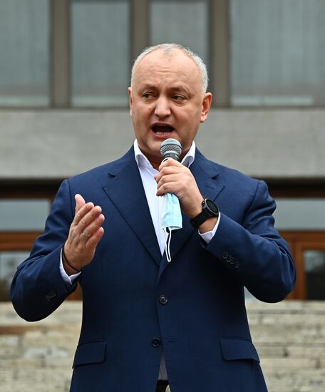 Митинг в поддержку действующего президента Молдавии И. Додона