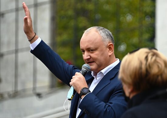 Митинг в поддержку действующего президента Молдавии И. Додона