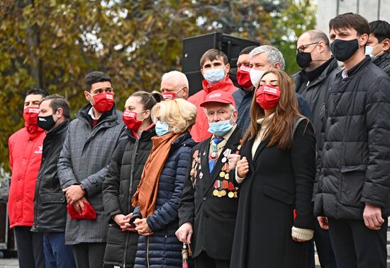 Митинг в поддержку действующего президента Молдавии И. Додона