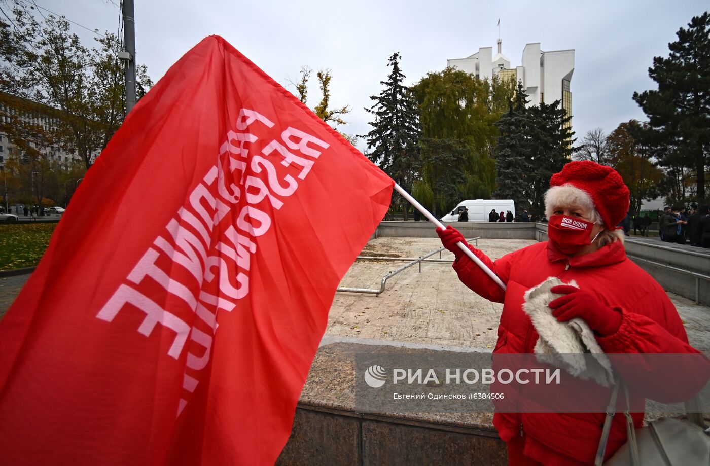Митинг в поддержку действующего президента Молдавии И. Додона