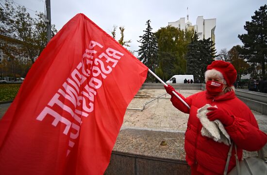 Митинг в поддержку действующего президента Молдавии И. Додона