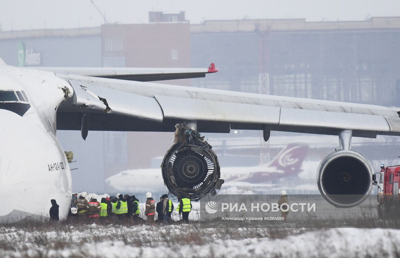 В Новосибирске из-за проблем с двигателем вынужденно сел Ан-124