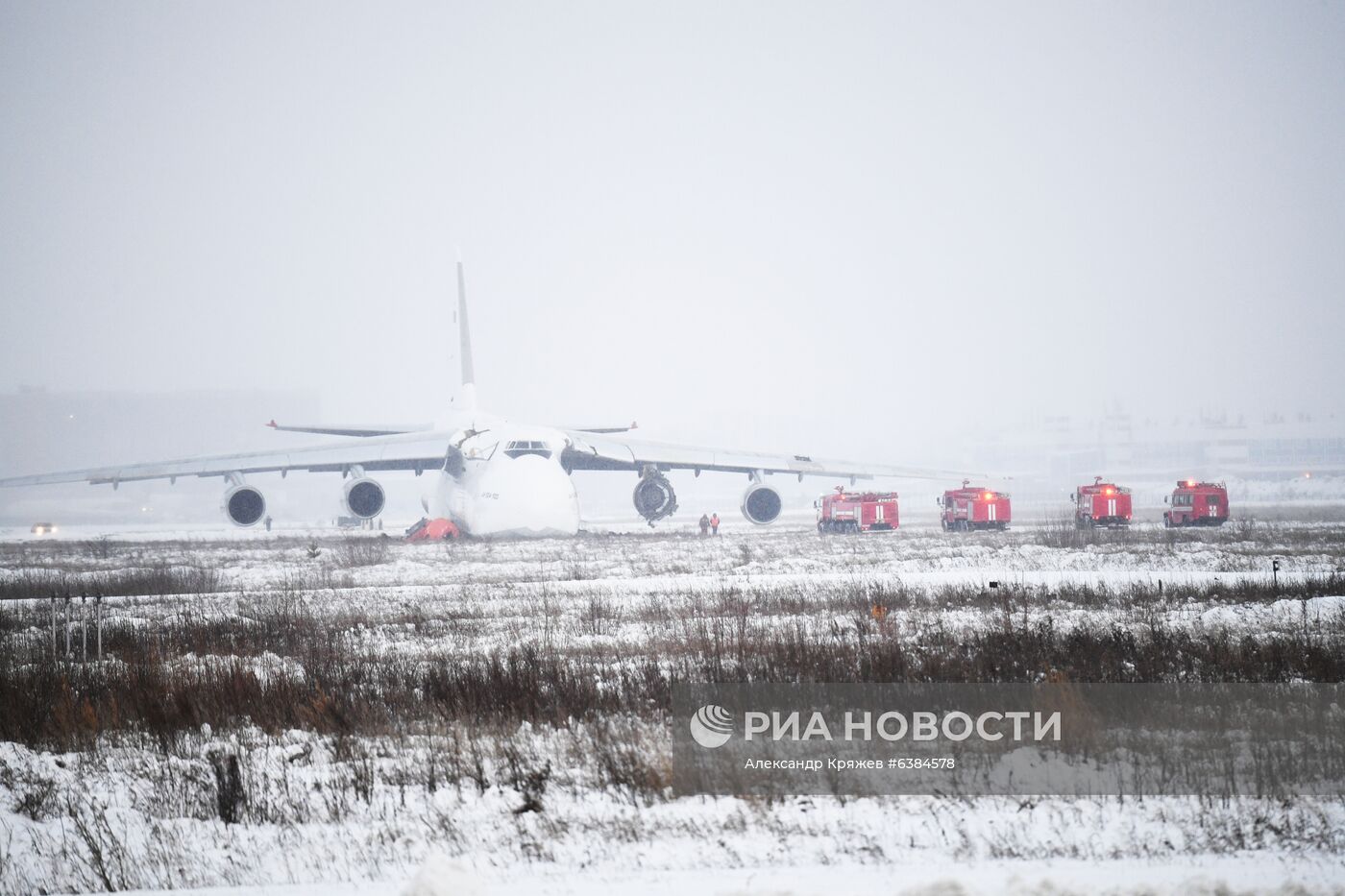 В Новосибирске из-за проблем с двигателем вынужденно сел Ан-124