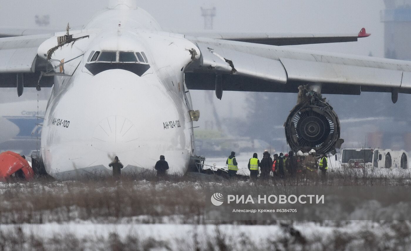 В Новосибирске из-за проблем с двигателем вынужденно сел Ан-124