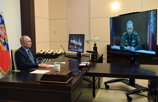 Президент РФ В. Путин провел совещание по вопросу "О гуманитарной миссии в Нагорном Карабахе"