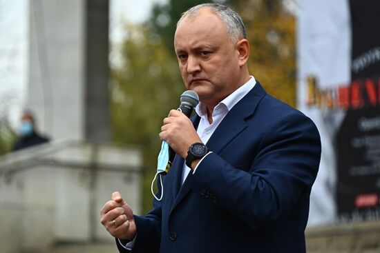 Митинг в поддержку действующего президента Молдавии И. Додона