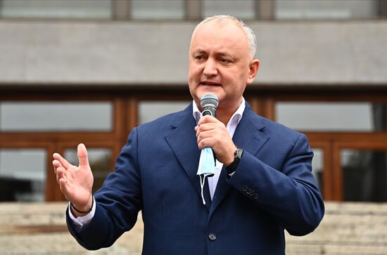 Митинг в поддержку действующего президента Молдавии И. Додона