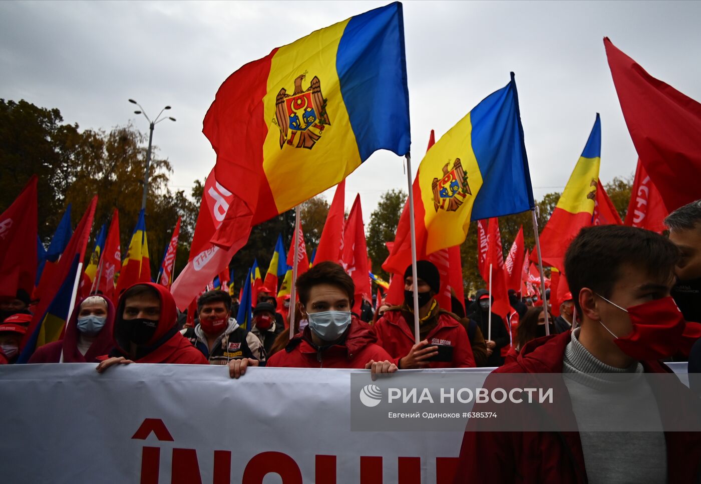 Митинг в поддержку действующего президента Молдавии И. Додона