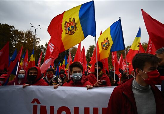 Митинг в поддержку действующего президента Молдавии И. Додона