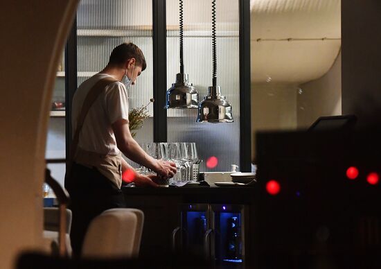 Закрытие баров и ресторанов Москвы в ночное время из-за коронавируса