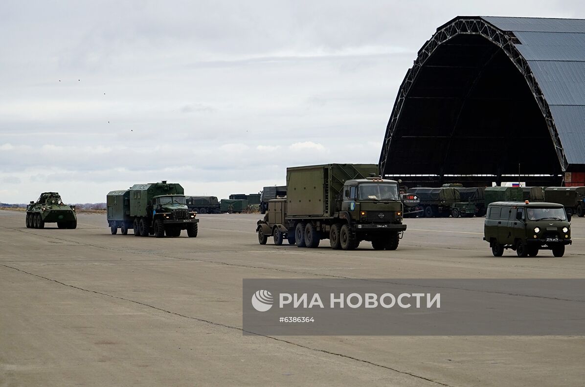 Доставка бронетехники и личного состава российских миротворцев в Армению самолетами Ан-124 "Руслан" 