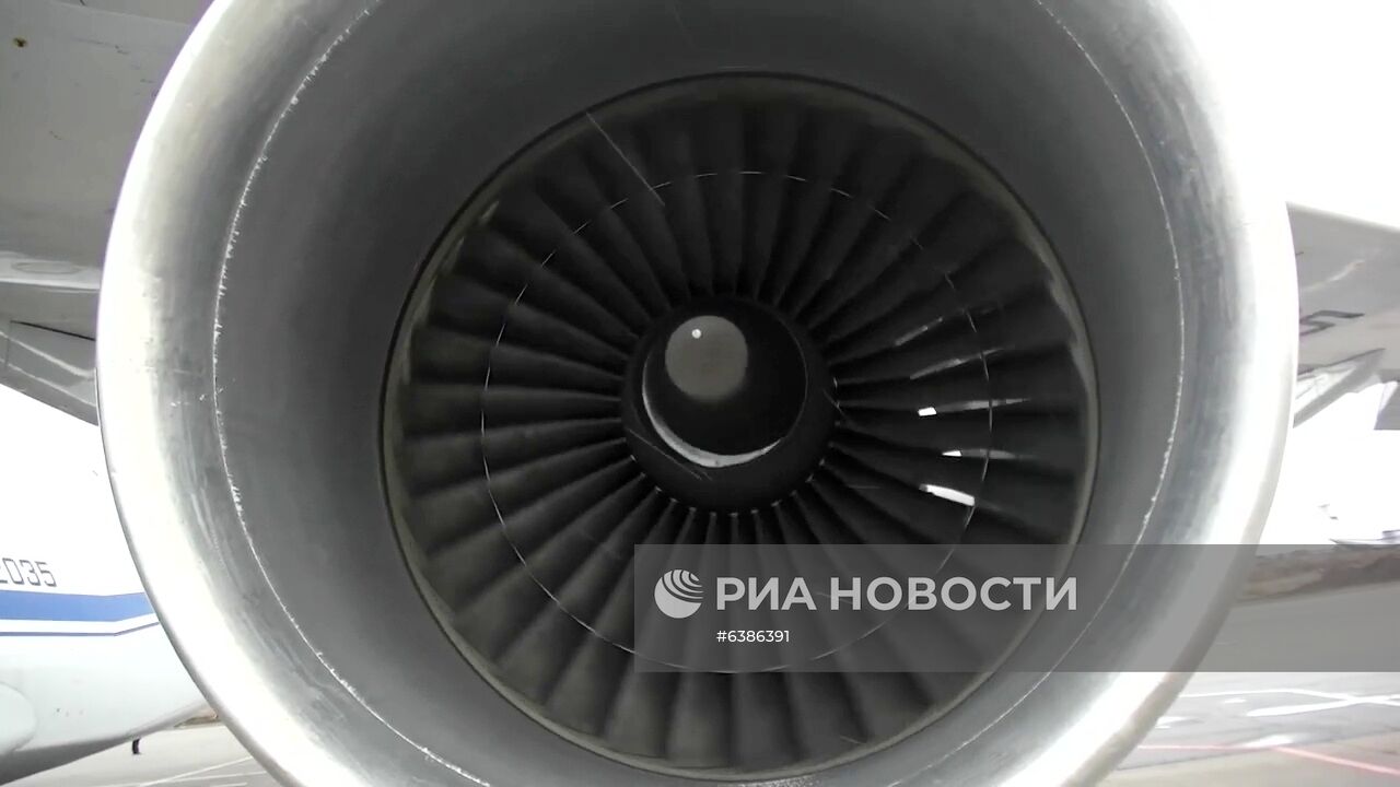 Доставка бронетехники и личного состава российских миротворцев в Армению самолетами Ан-124 "Руслан"