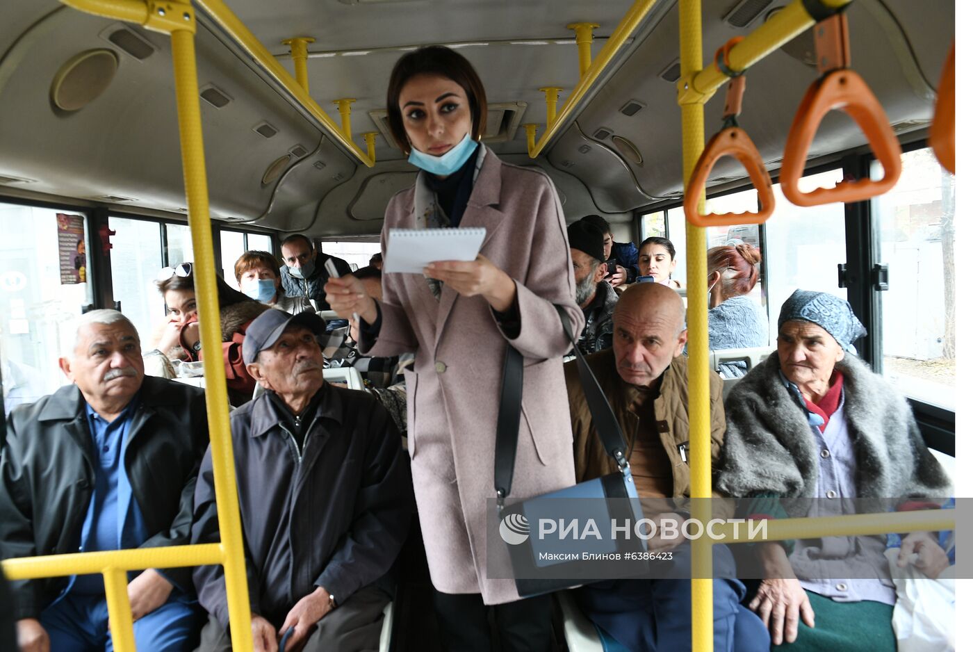 Отправка беженцев из Карабаха домой в Степанакерт