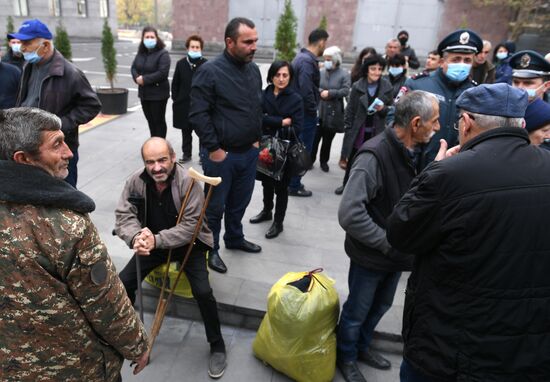 Отправка беженцев из Карабаха домой в Степанакерт