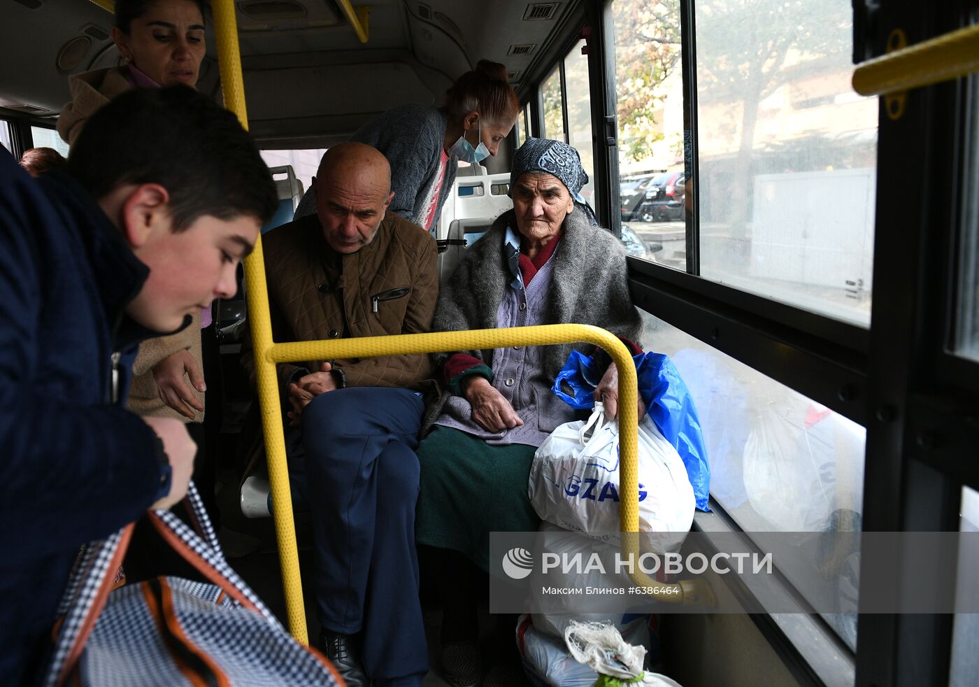 Отправка беженцев из Карабаха домой в Степанакерт