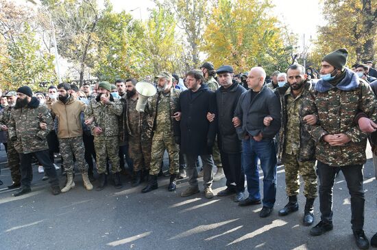 Митинг за освобождение подозреваемых в покушении на премьер-министра Армении Н. Пашиняна