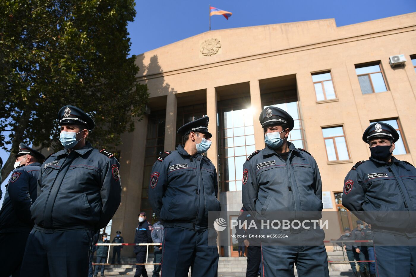 Митинг за освобождение подозреваемых в покушении на премьер-министра Армении Н. Пашиняна