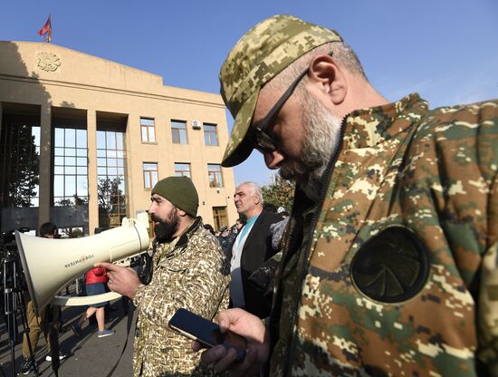 Митинг за освобождение подозреваемых в покушении на премьер-министра Армении Н. Пашиняна