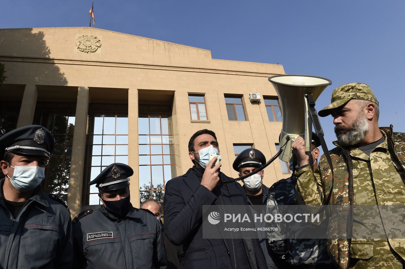 Митинг за освобождение подозреваемых в покушении на премьер-министра Армении Н. Пашиняна