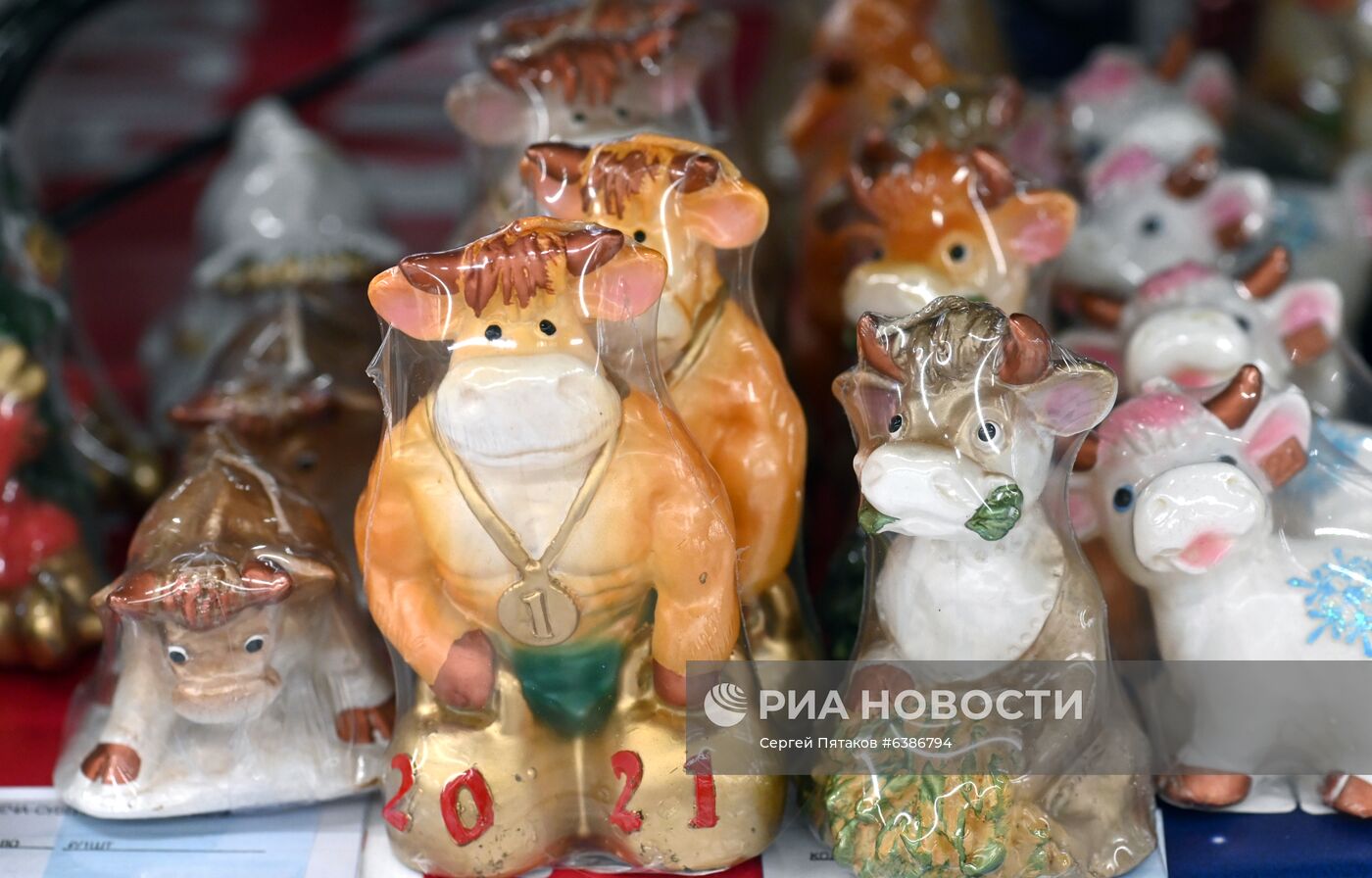 Предновогодняя торговля в ТЦ "Метро"