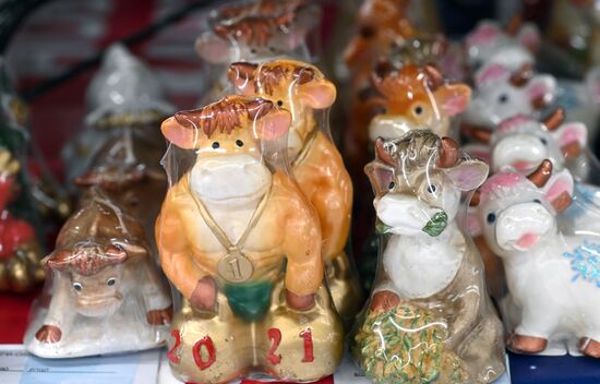 Предновогодняя торговля в ТЦ "Метро"