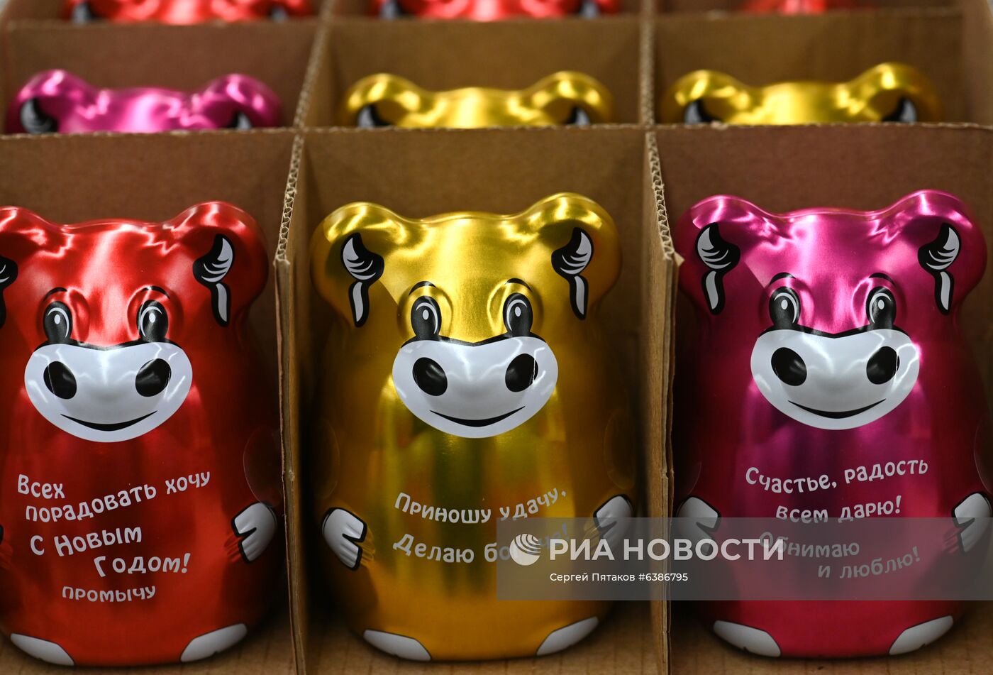 Предновогодняя торговля в ТЦ "Метро"