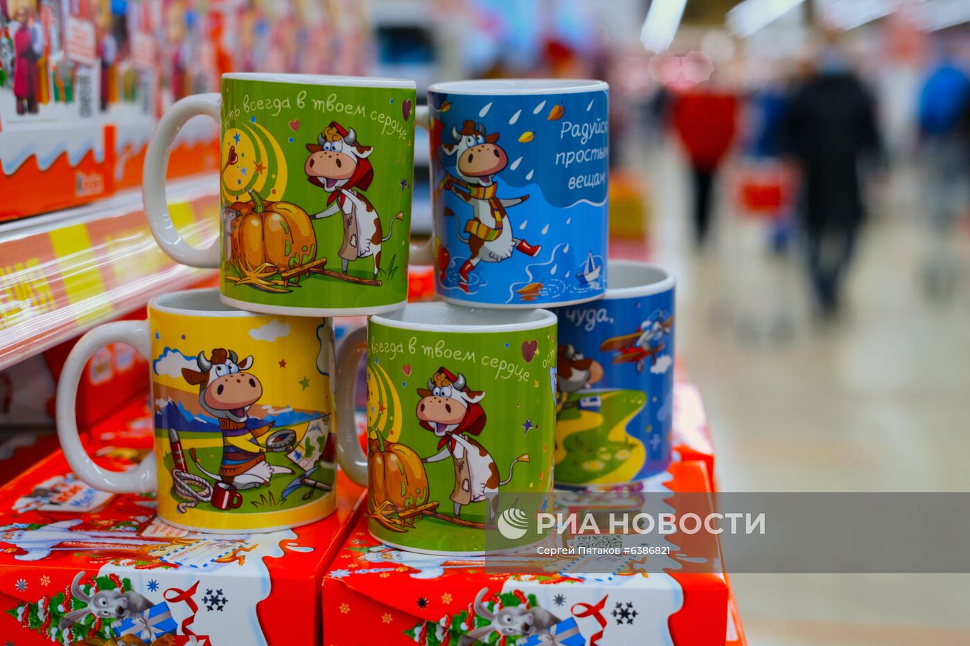 Предновогодняя торговля в ТЦ "Метро"