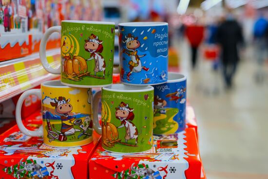 Предновогодняя торговля в ТЦ "Метро"