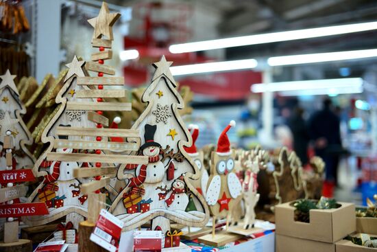 Предновогодняя торговля в ТЦ "Метро"