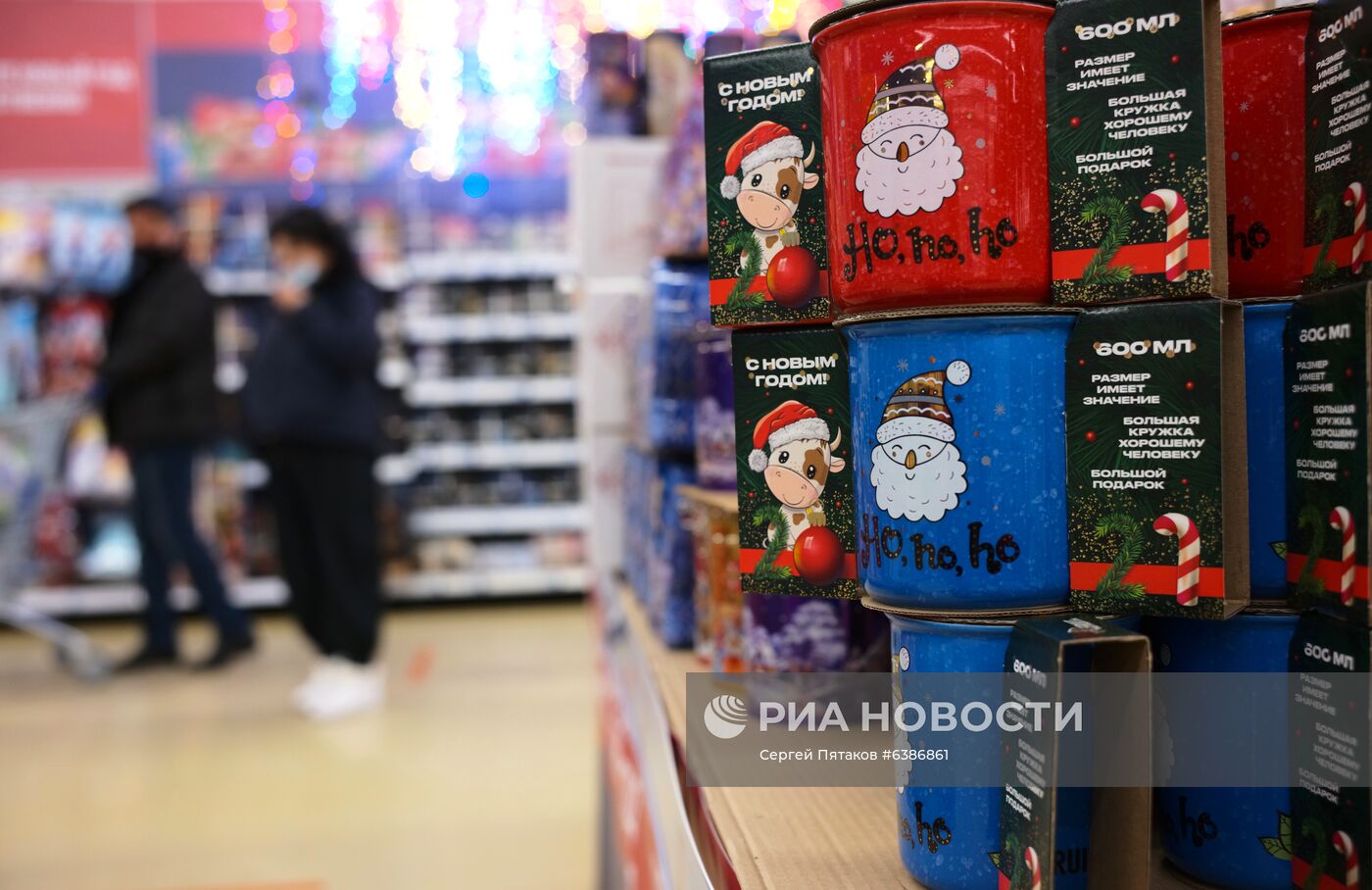 Предновогодняя торговля в ТЦ "Метро"