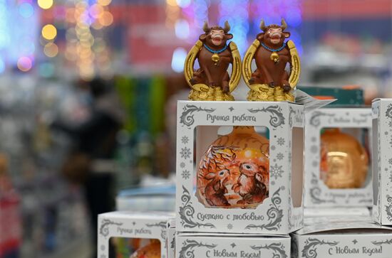 Предновогодняя торговля в ТЦ "Метро"