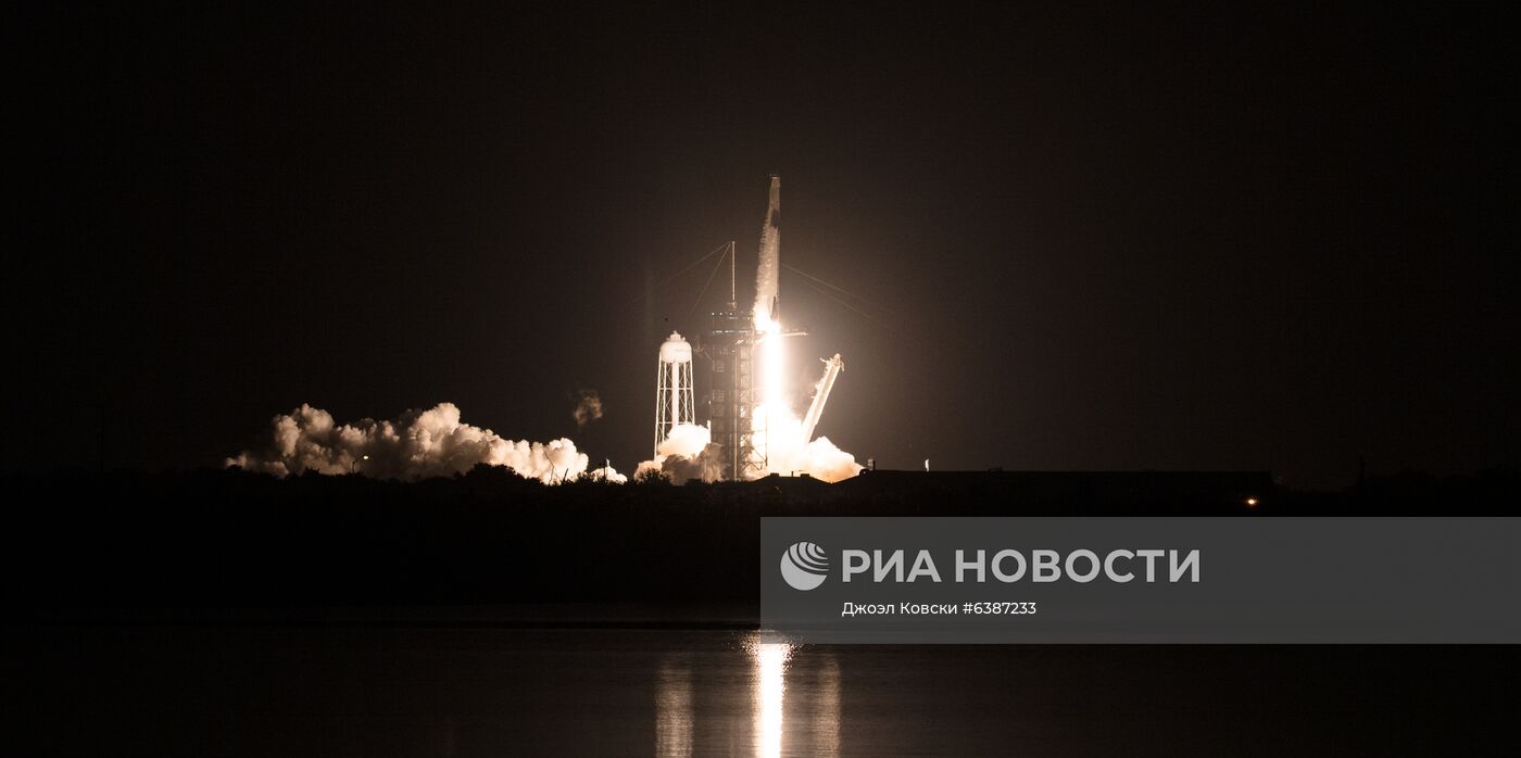 Старт Falcon 9 с кораблем Crew Dragon