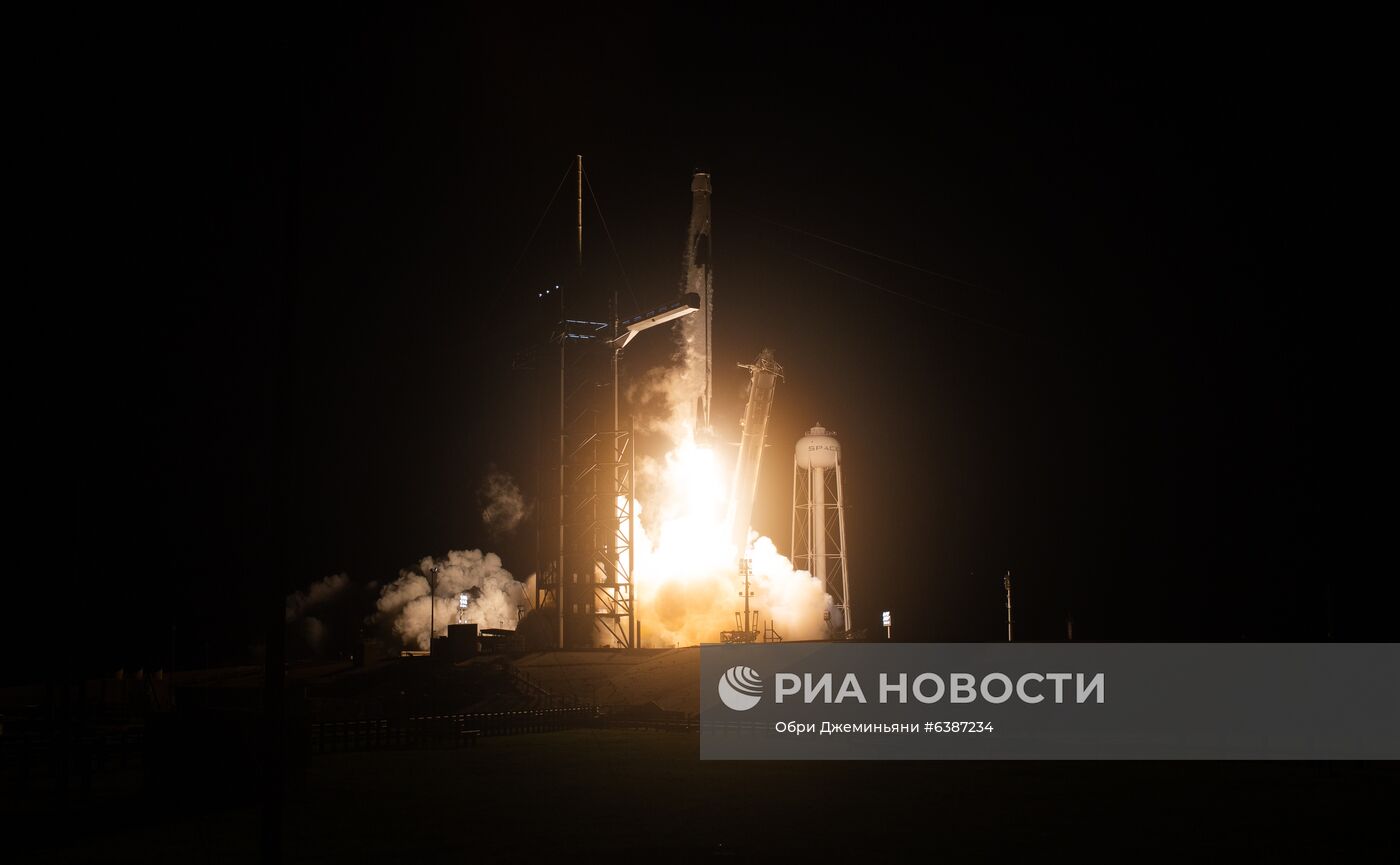 Старт Falcon 9 с кораблем Crew Dragon 