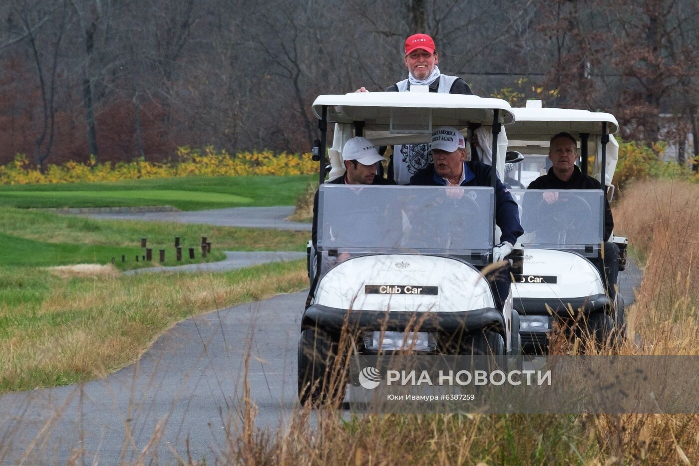 Президент США Д. Трамп на поле для гольфа