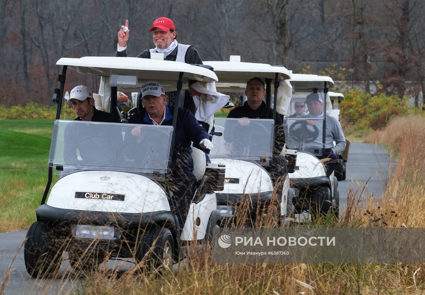 Президент США Д. Трамп на поле для гольфа