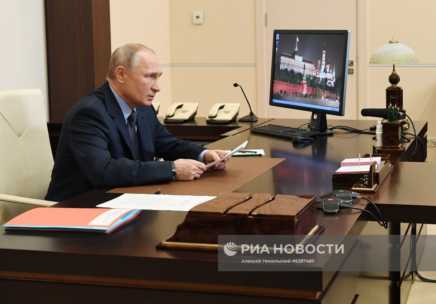 Президент РФ В. Путин провел заседание Совбеза РФ