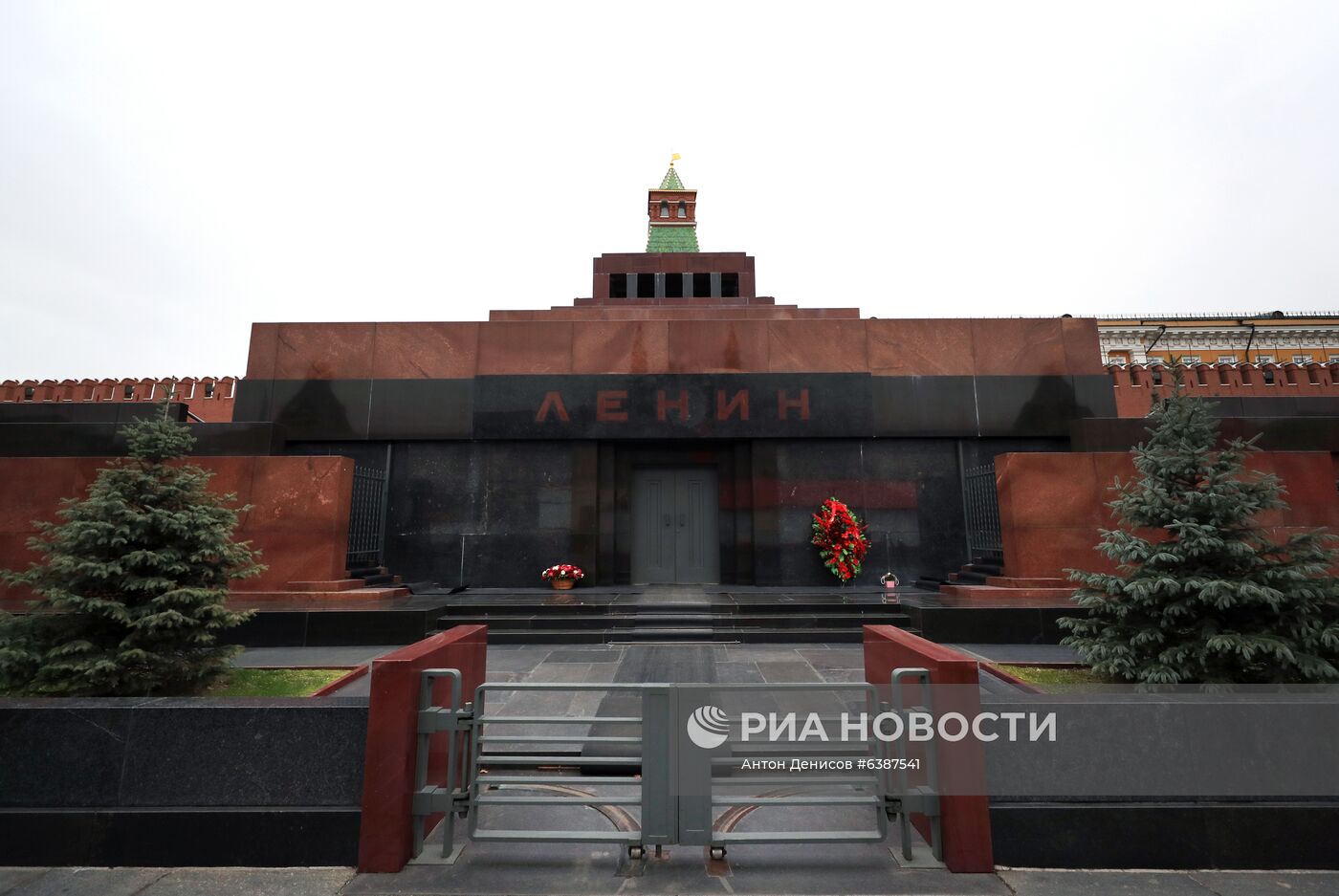 С 17 ноября закрывается допуск посетителей в Мавзолей Ленина и к некрополю у Кремлевской стены