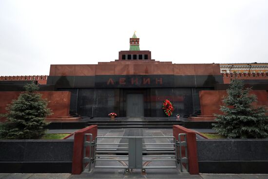 С 17 ноября закрывается допуск посетителей в Мавзолей Ленина и к некрополю у Кремлевской стены