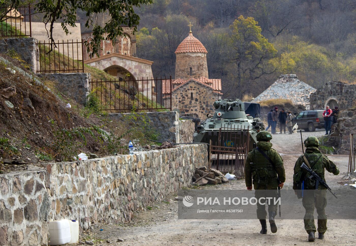 Российские миротворцы выставили наблюдательный пост у монастыря Дадиванк в Карабахе
