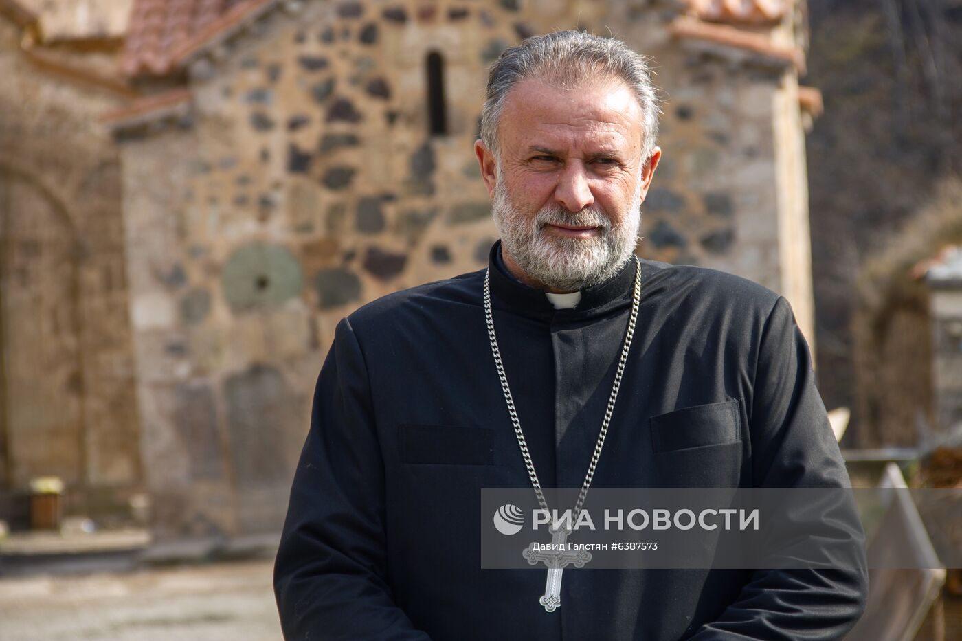 Российские миротворцы выставили наблюдательный пост у монастыря Дадиванк в Карабахе