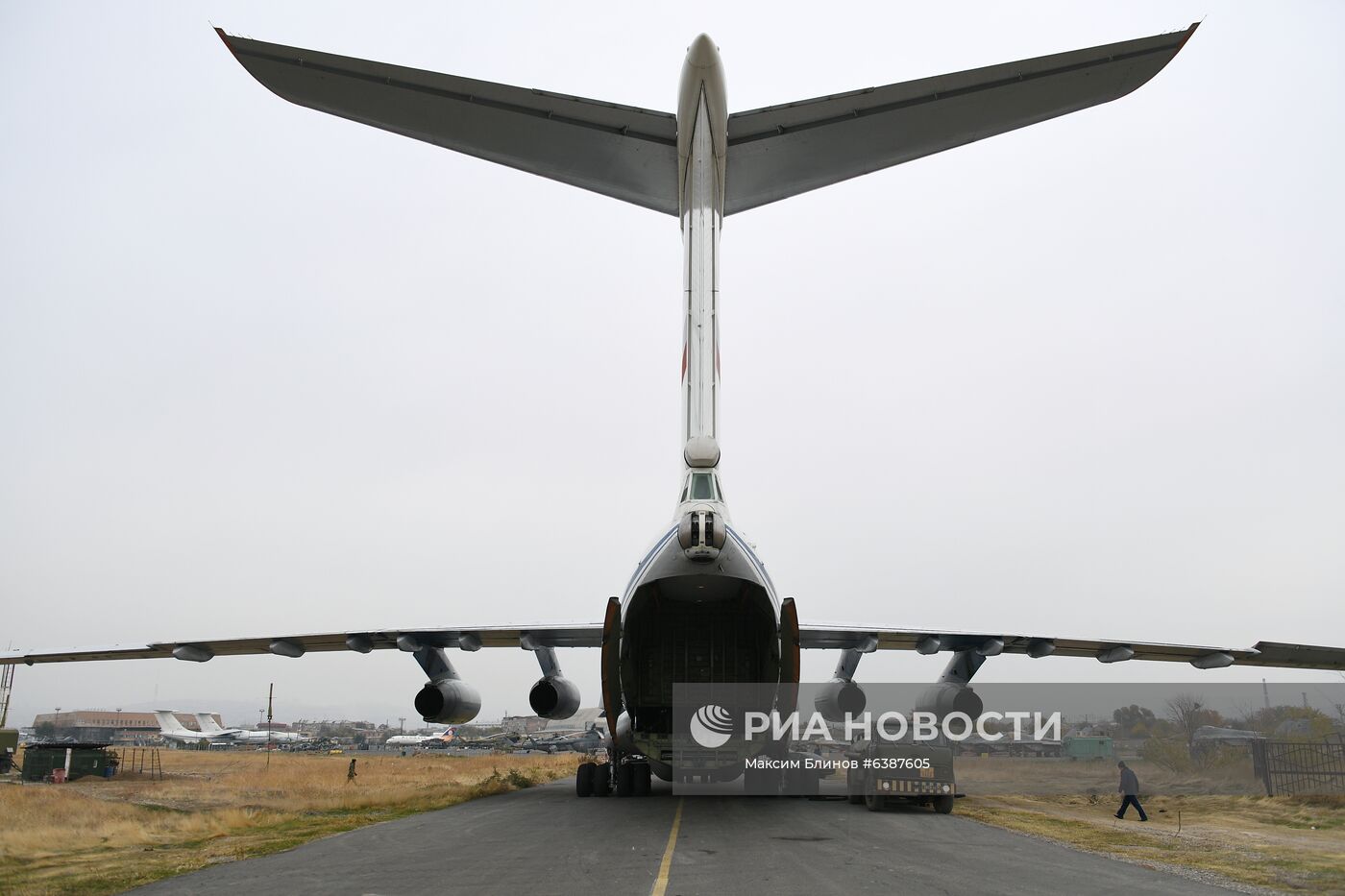 Продолжается доставка в Армению техники для российского миротворческого контингента