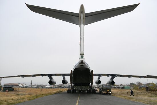 Продолжается доставка в Армению техники для российского миротворческого контингента