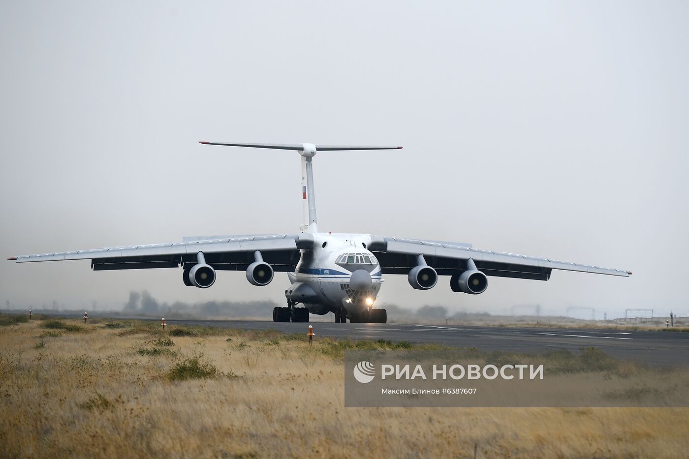 Продолжается доставка в Армению техники для российского миротворческого контингента