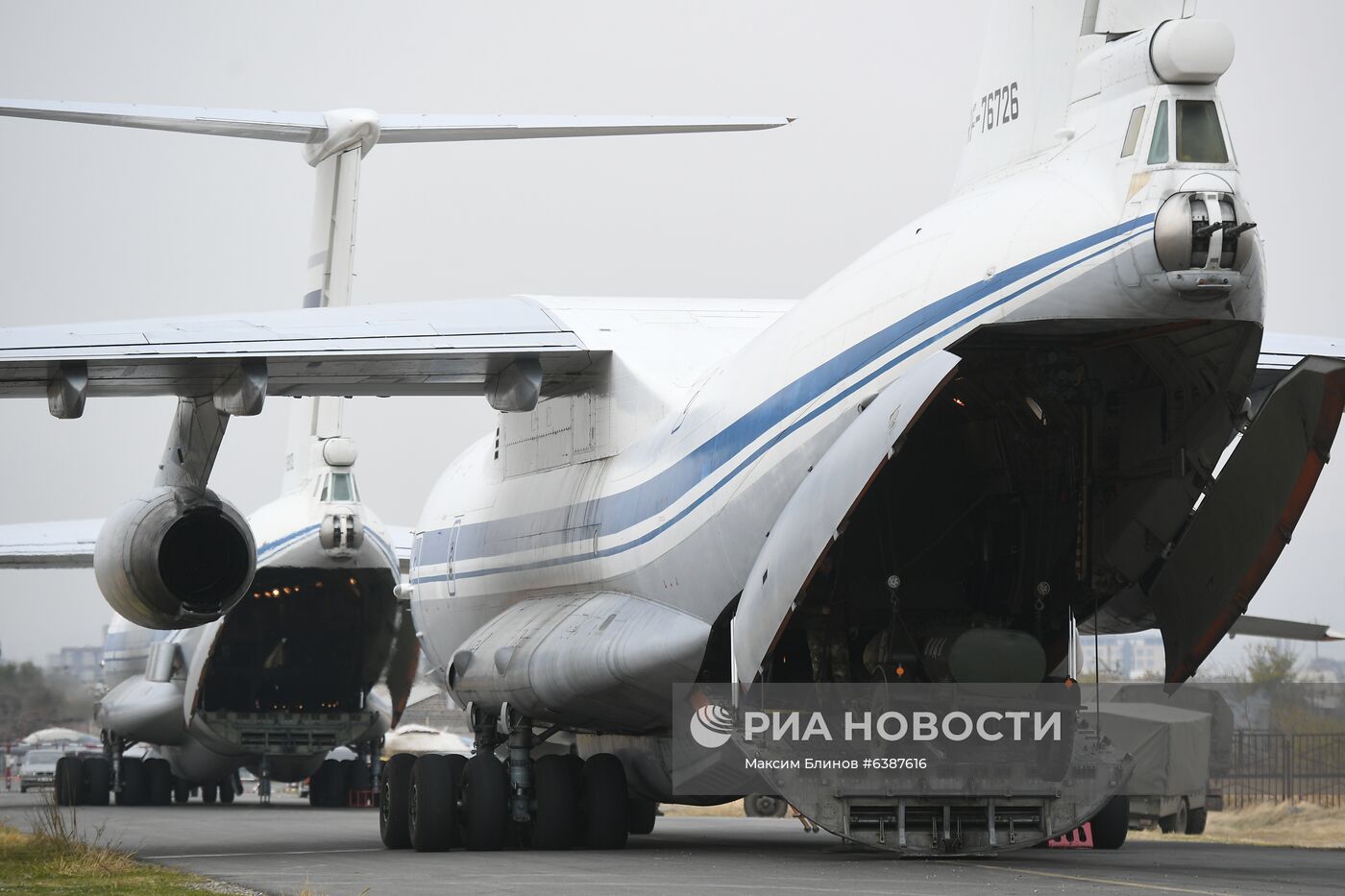 Продолжается доставка в Армению техники для российского миротворческого контингента