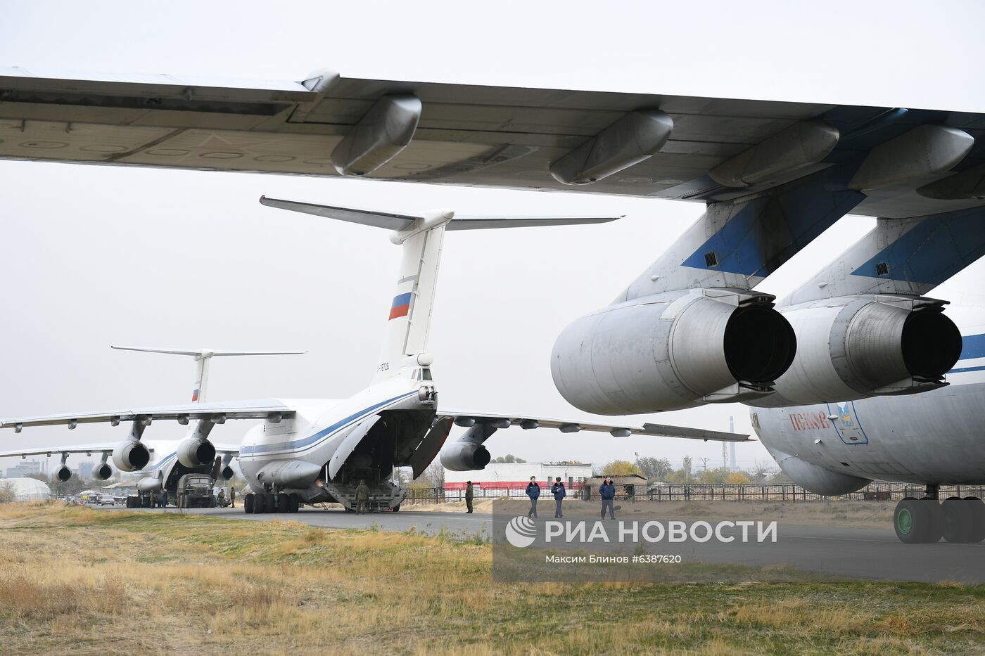 Продолжается доставка в Армению техники для российского миротворческого контингента