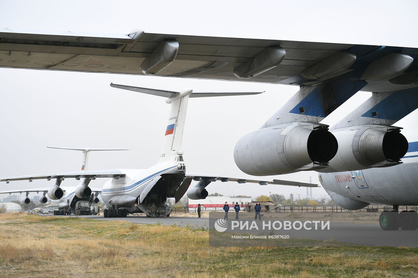 Продолжается доставка в Армению техники для российского миротворческого контингента